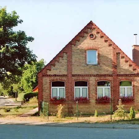 아파트 Ferienwohnung In Der Alten Schule Langhagen